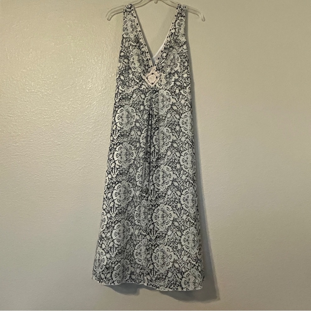 Jonathan Martin Sz. 10 Black & Ivory Floral Print Sleeveless V-Neck Dress